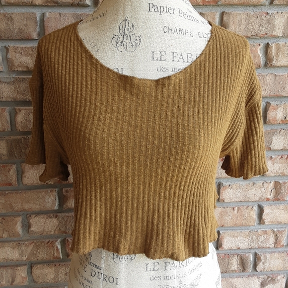 Urban Outfitters Out from Under Cropped Short Sleeve Top. - Picture 2 of 8